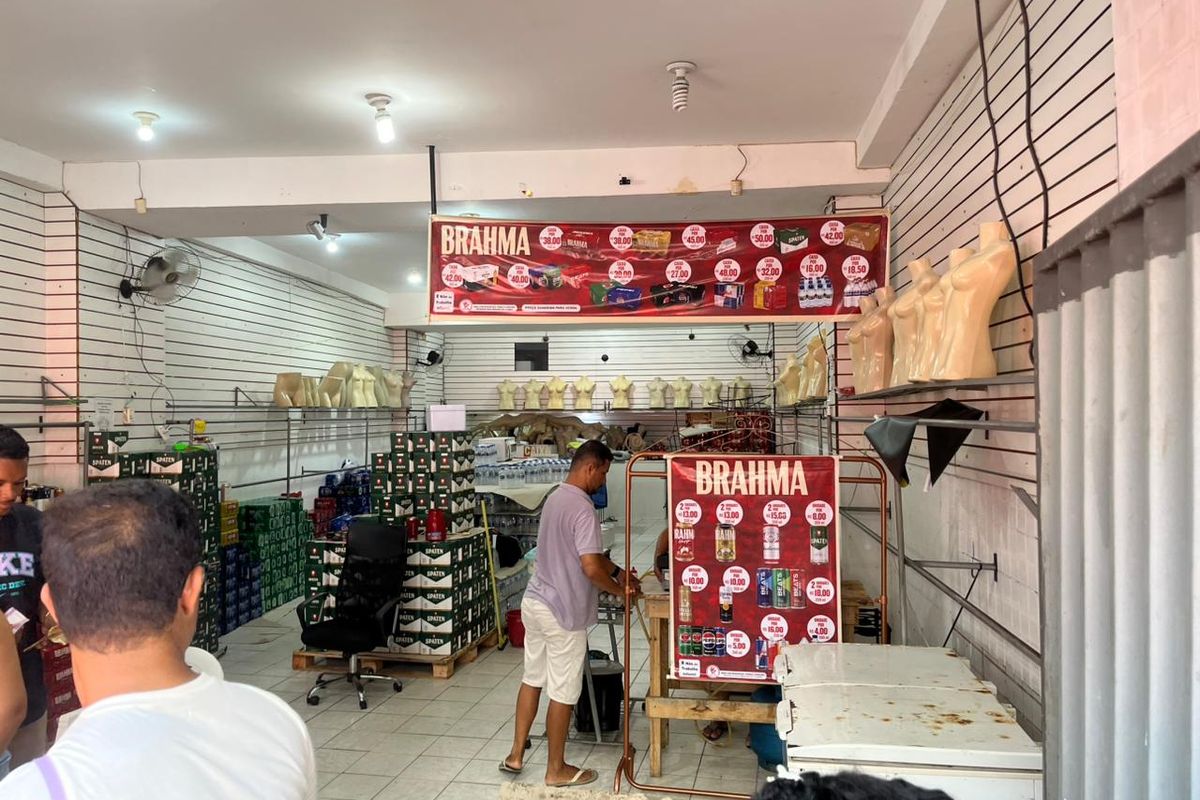 Comerciantes no Campo Grande adaptam vendas ao Carnaval de Salvador. Foto: Matheus Caldas / Aratu On