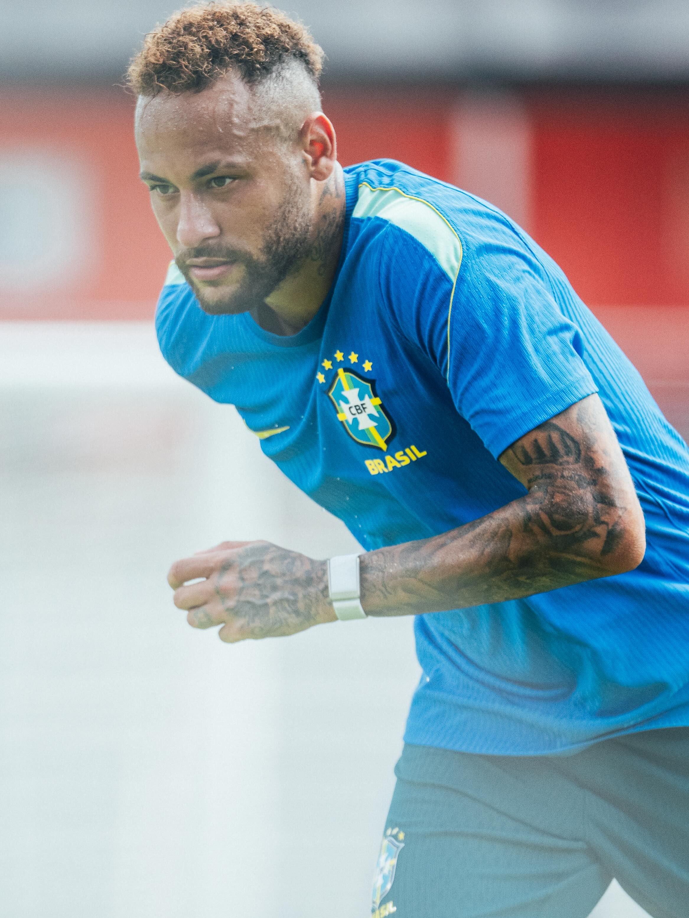 Tetracampeão afirma que Neymar ainda pode ser decisivo durante os jogos, mas defende a manutenção da equipe de Carlo Ancelotti. | Foto: Redes Sociais