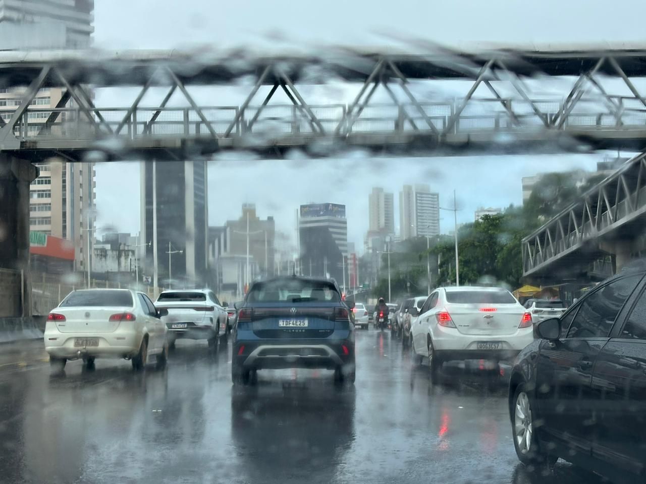 O alerta laranja abrange Salvador, Feira de Santana e outras 114 cidades. | Foto: Bruna Castelo Branco/Aratu On