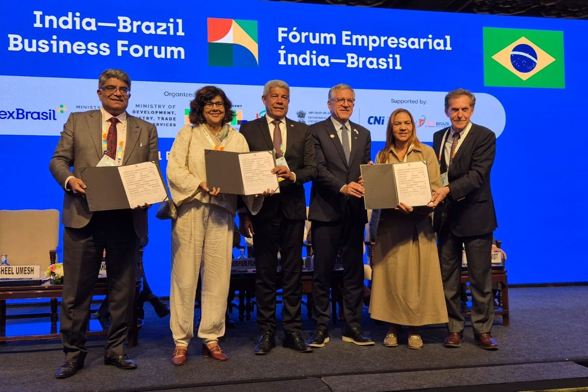 Jer&ocirc;nimo Rodrigues assina acordo com Biocon e Dr. Reddys, na &Iacute;ndia. Foto: Fidelis Melo / GovBa