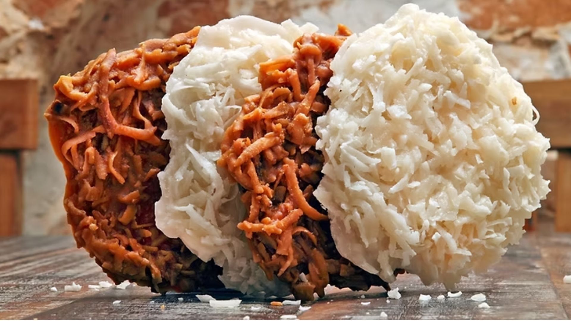 A cocada é um doce indispensável nos tabuleiros das baianas ou em restaurantes de culinária tradicional da terra | Imagem: reprodução/Boipebatur