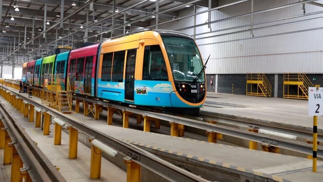 Trens do VLT de Salvador após reforma | Foto: divulgação/GOVBA