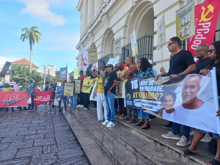 Familiares realizaram uma manifesta&ccedil;&atilde;o para cobrar agilidade no processo que investiga o assassinato de Paulo Colombiano e Catarina Galindo. | Foto: Arquivo Pessoal