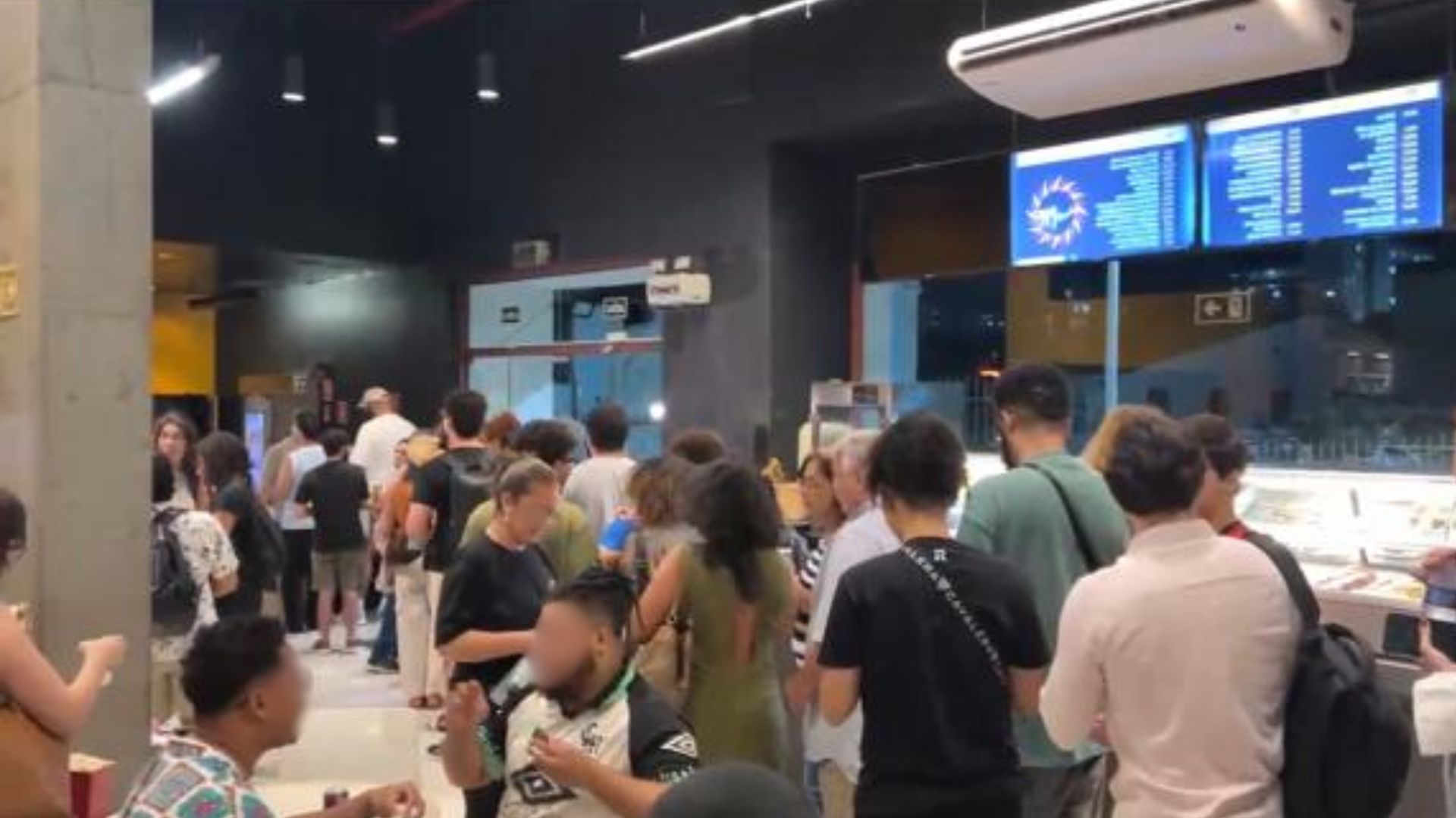 Fila para O Agente Secreto no Cine Glauber Rocha | Imagem: Aratu On