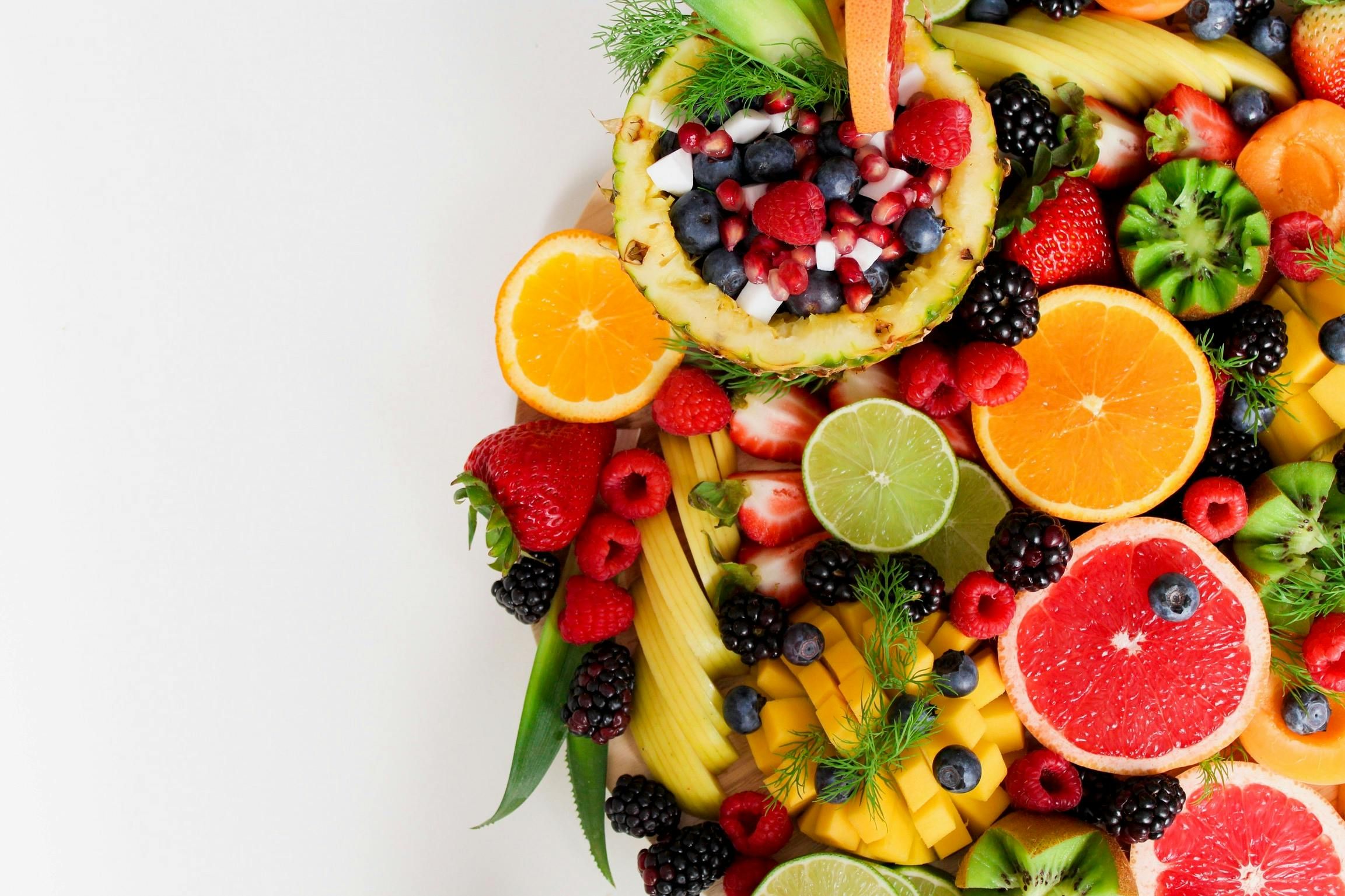 As frutas est&atilde;o entre as melhores aliadas da sa&uacute;de intestinal, especialmente aquelas ricas em fibras, enzimas digestivas e compostos prebi&oacute;ticos. | Foto: Ilustrativa/Pexels