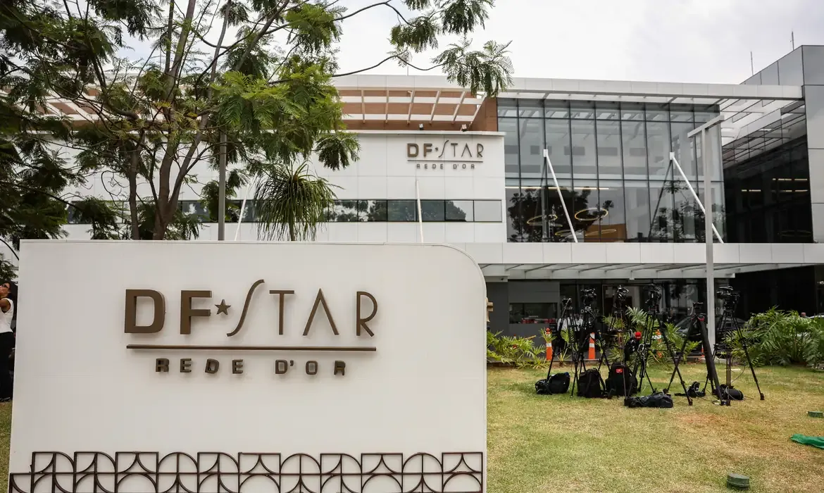 Apesar do avan&ccedil;o, m&eacute;dicos decidiram ampliar a dosagem de antibi&oacute;ticos ap&oacute;s identificarem aumento de marcadores inflamat&oacute;rios no sangue. | Foto: Marcelo Camargo/Ag&ecirc;ncia Brasil