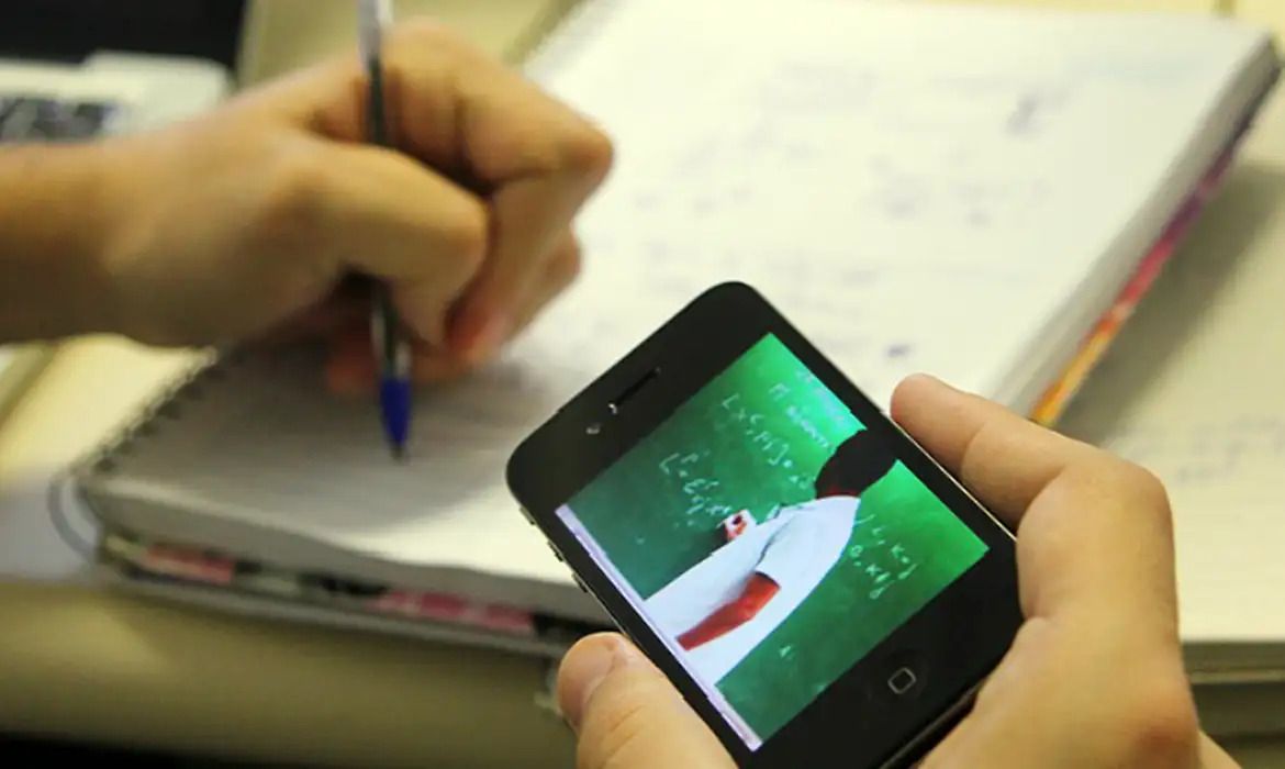 Número de ingressantes em cursos de graduação a distância cresceu 360% entre 2014 e 2024. Foto: Divulgação / MCTIC