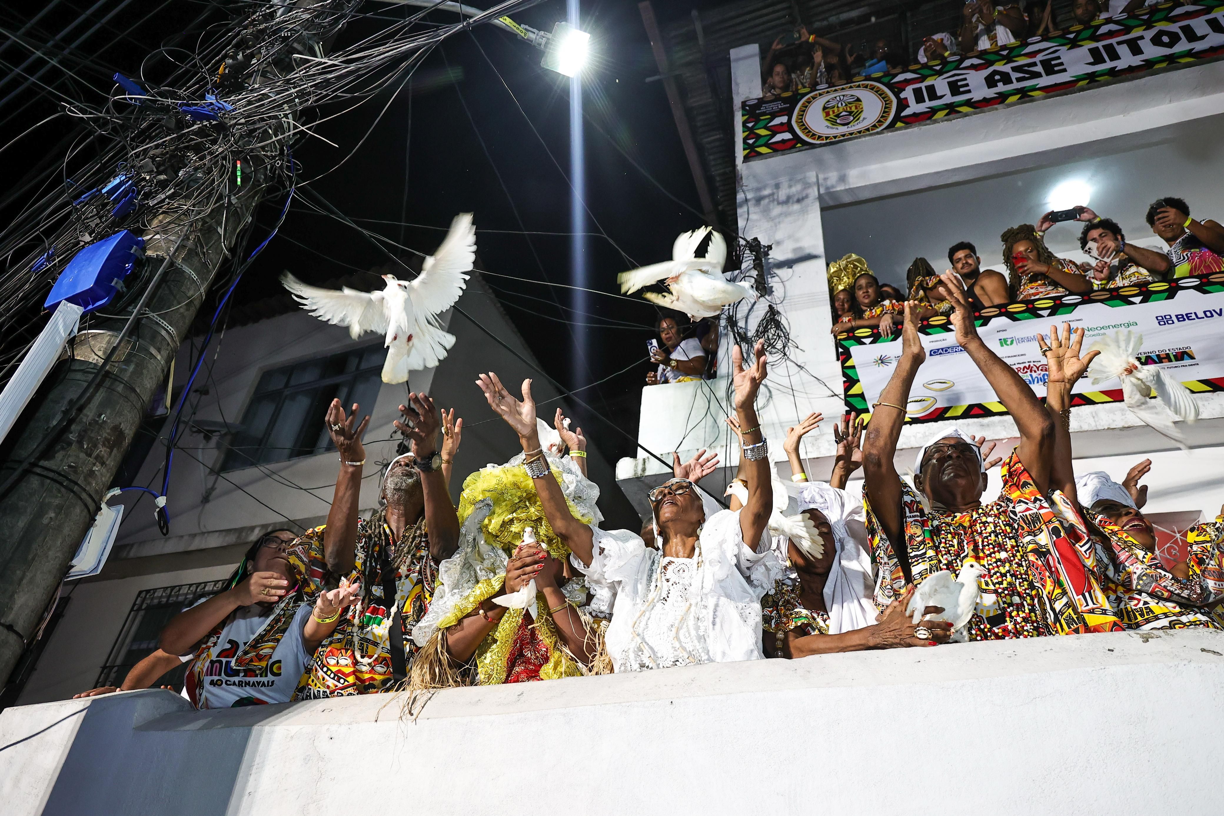 A sa&iacute;da do Il&ecirc; Aiy&ecirc; acontece neste s&aacute;bado (14), a partir das 20h, na Ladeira do Curuzu. | Foto: Est&uacute;dio Casa de Mainha