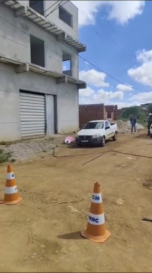 Um idoso de 60 anos morreu na manh&atilde; desta segunda-feira (8) ap&oacute;s cair de um pr&eacute;dio no distrito de Planalto da Conquista. | Foto: Redes Sociais