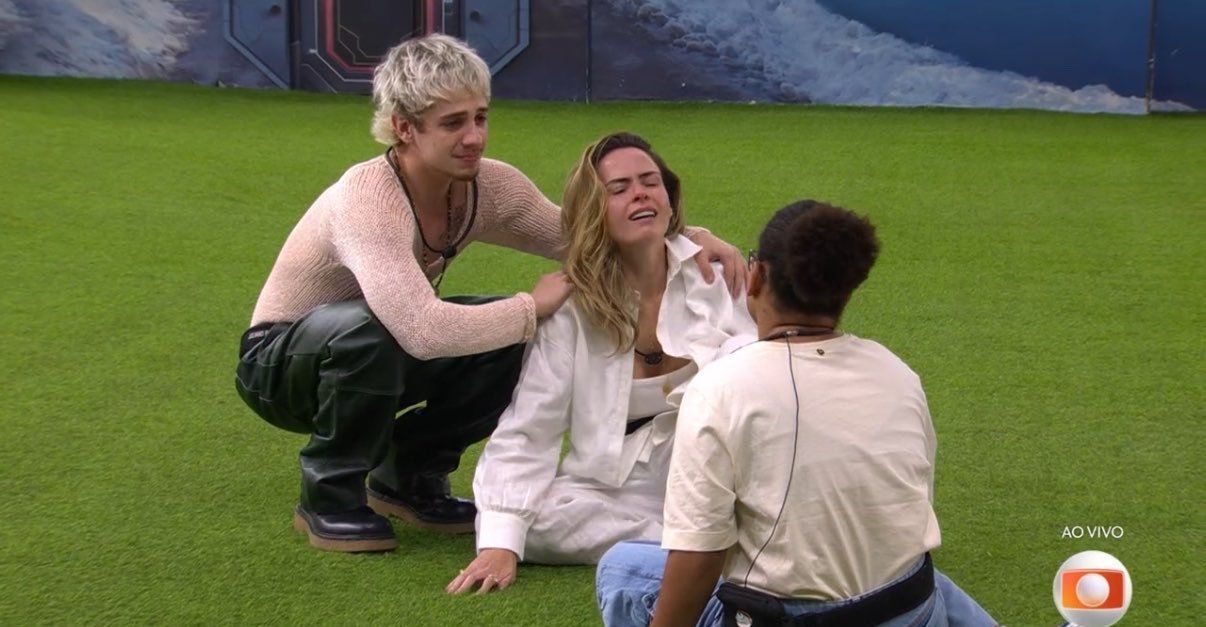 Ap&oacute;s saber da not&iacute;cia, Ana Paula, que estava no&nbsp;&uacute;ltimo Pared&atilde;o da edi&ccedil;&atilde;o no momento em que foi avisada, avaliou a possibilidade de permanecer no BBB 26. | Foto: Gshow