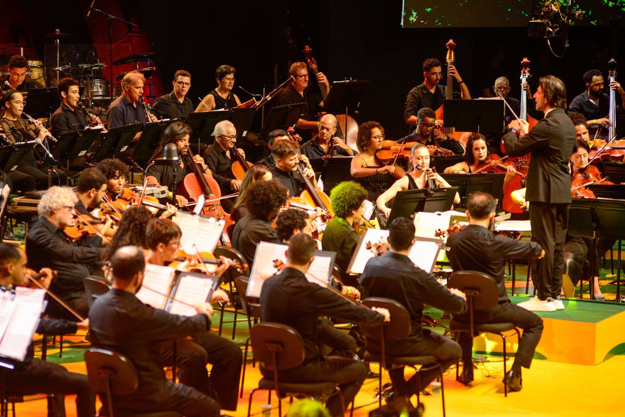 O concerto será regido pelo maestro Carlos Prazeres, que divide a direção musical com Luciano Calazans. | Foto: Ricardo Prado/Divulgação