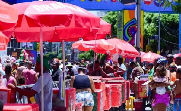 Almo&ccedil;o e &ocirc;nibus gratuito? Confira servi&ccedil;os dispon&iacute;veis para ambulantes no Festival Virada Salvador. Foto: Jefferson Peixoto/Secom PMS