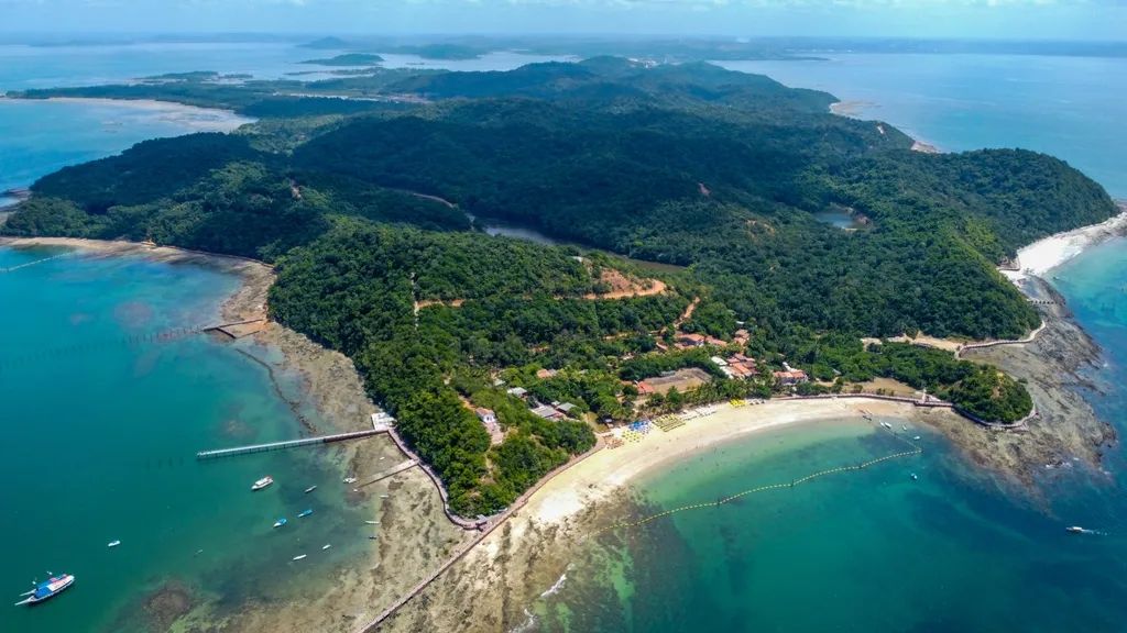 Localizada no sul da Ilha dos Frades, em Salvador, a Ponta de Nossa Senhora de Guadalupe se destaca pelas &aacute;guas calmas. | Foto: Divulga&ccedil;&atilde;o