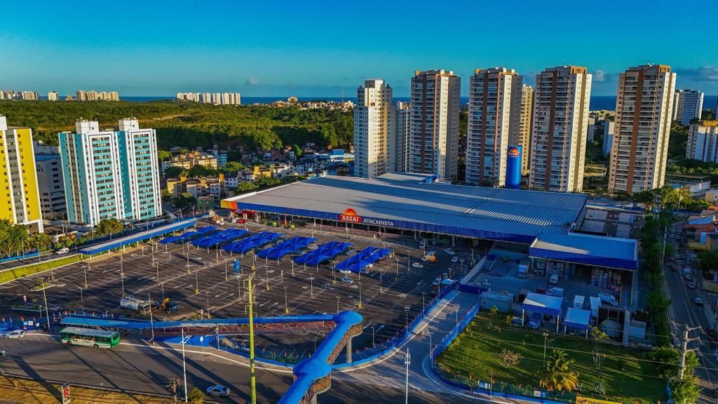 Entre as falhas apontadas no Assaí estão alimentos mofados, deteriorados e vencidos, além de alvarás fora da validade e problemas de higiene. | Foto: Divulgação