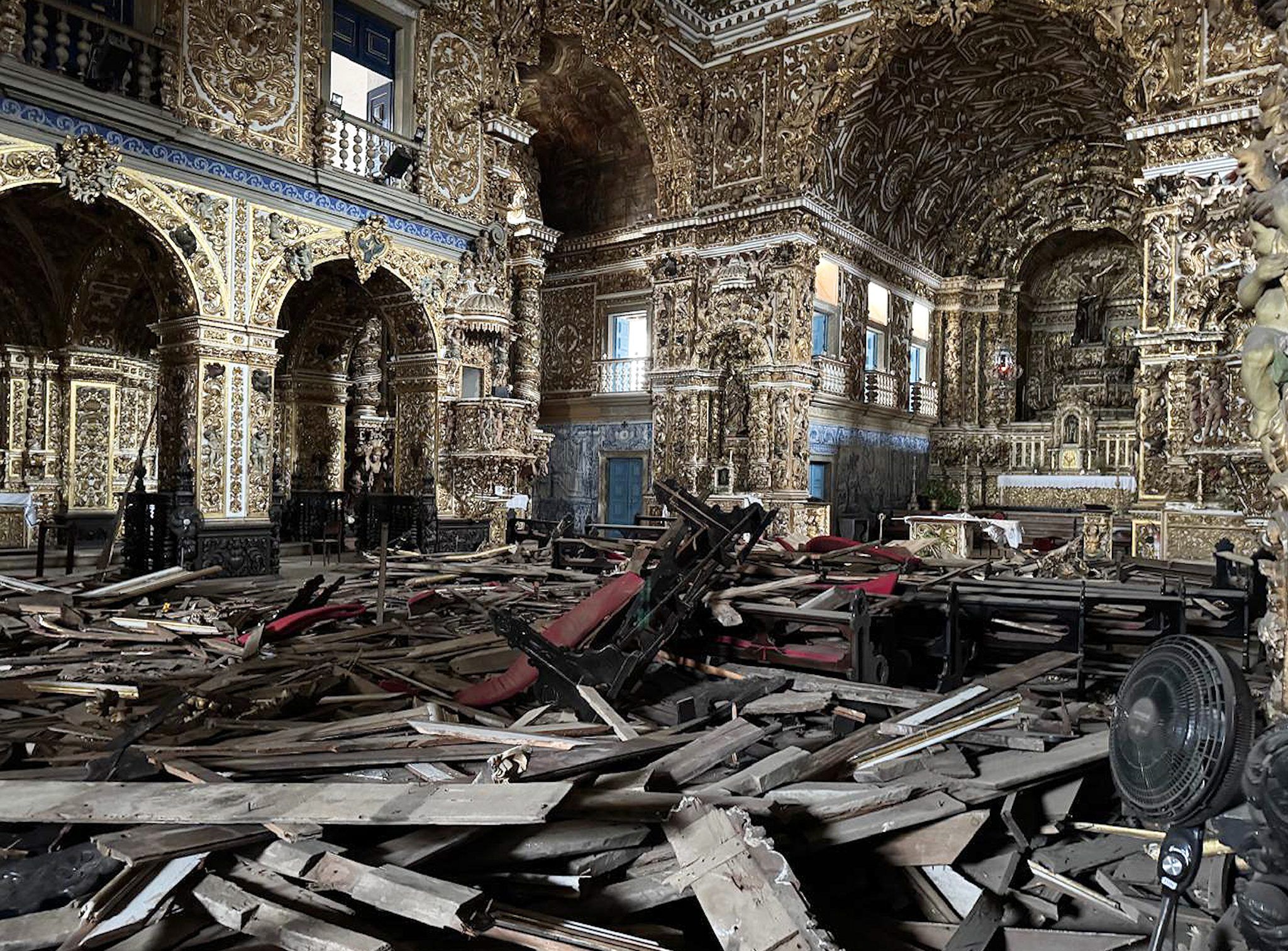 Mais de um ano ap&oacute;s o acidente, a igreja permanece interditada enquanto seguem as obras emergenciais. | Fonte: Andrey Schlee