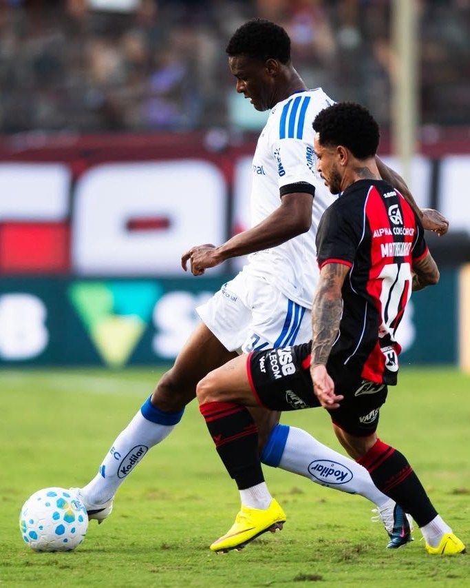 O Esporte Clube Vit&oacute;ria perdeu para o Cruzeiro por 3 a 1 neste domingo (20), em duelo v&aacute;lido pela 28&ordf; rodada do Campeonato Brasileiro. | Foto: Celo Gil/Cruzeiro