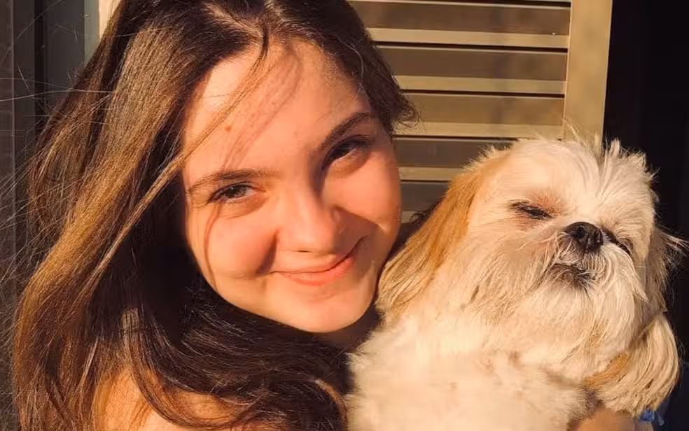 Giulia Panchoni Righetto, de 26 anos, morreu ap&oacute;s ser atingida pela estrutura. | Foto: Redes Sociais