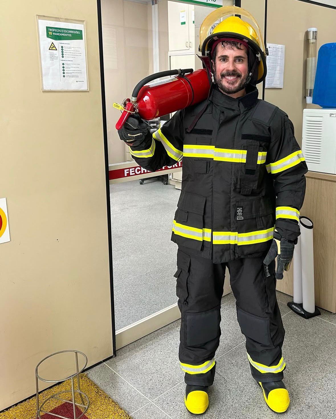 Natural de Itaja&iacute;, no litoral norte de Santa Catarina, ele, que j&aacute; viajou para 43 pa&iacute;ses, trabalha como petroleiro. | Foto: Redes Sociais