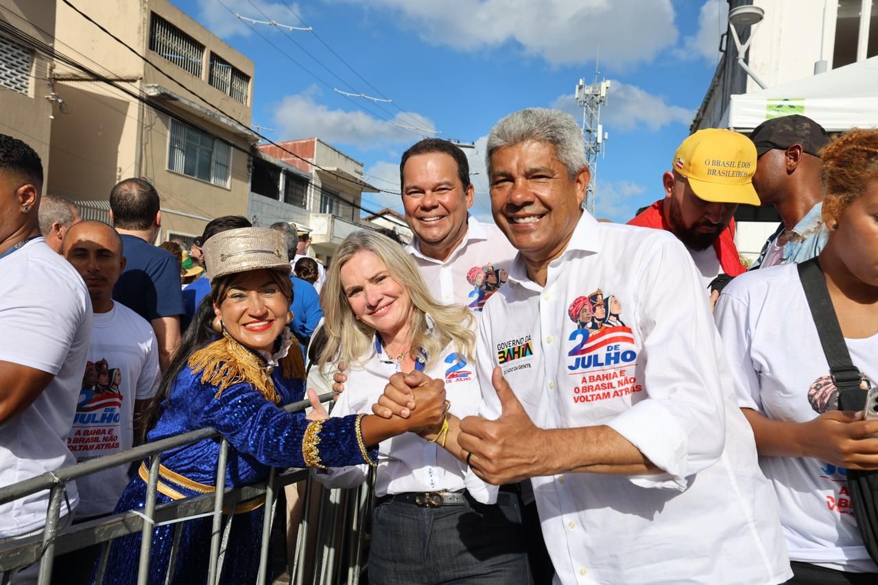 Durante o cortejo, o governador Jerônimo Rodrigues afirmou que o 2 de Julho representa um dos principais símbolos da identidade baiana. | Foto: Wuiga Rubini/GOVBA