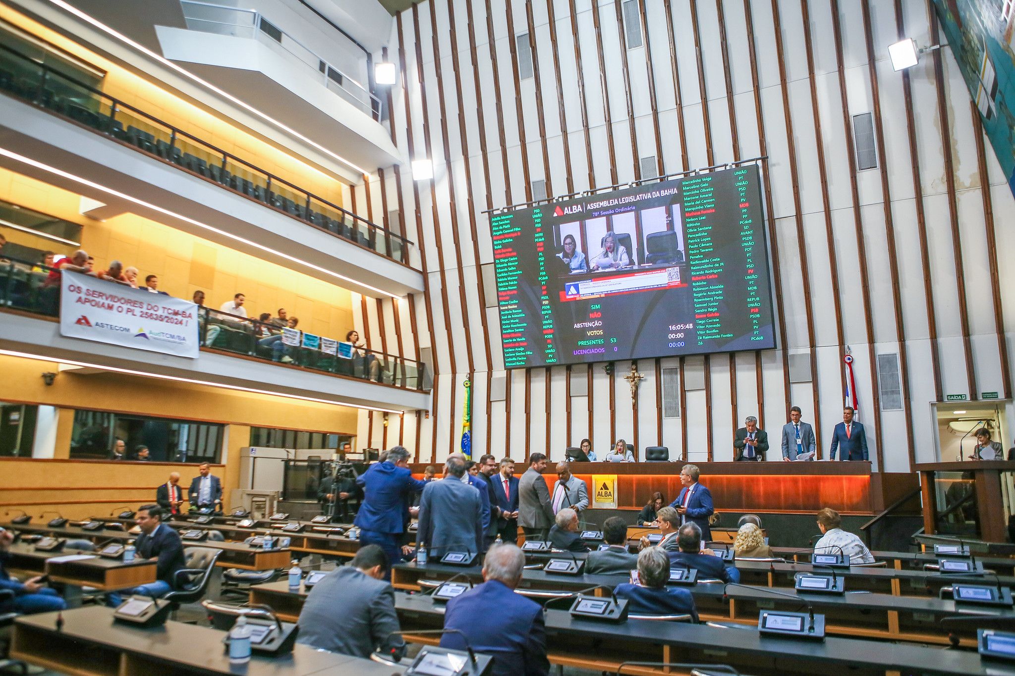 Fim da diferenciação entre elevadores social e de serviço aprovada pela AL-BA | Foto: divulgação/AL-BA