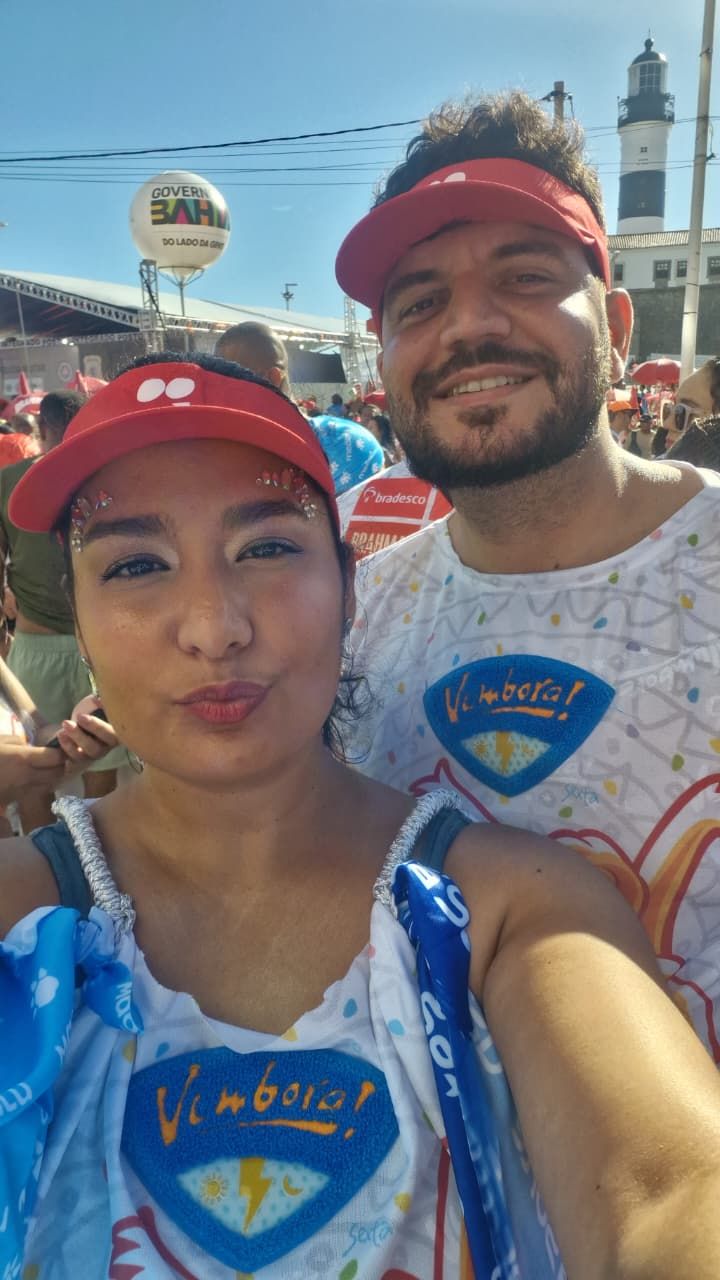 O momento foi registrado e aplaudido por amigos e foli&otilde;es que estavam em volta do casal. | Foto: Arquivo Pessoal