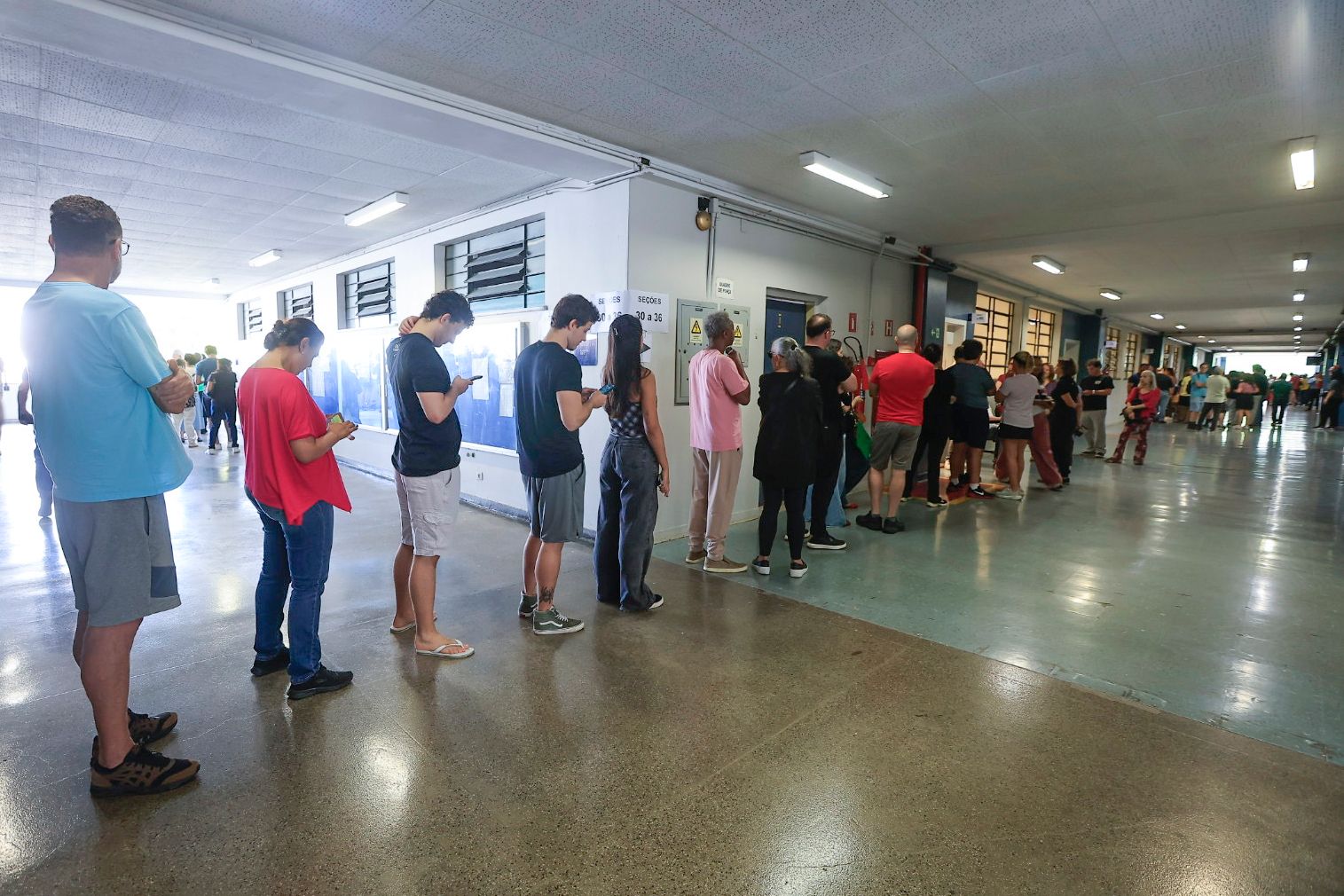 A vota&ccedil;&atilde;o come&ccedil;ou &agrave;s 8h e segue at&eacute; as 17h, pelo hor&aacute;rio de Bras&iacute;lia. | Foto: Paulo Pinto/Ag&ecirc;ncia Brasil