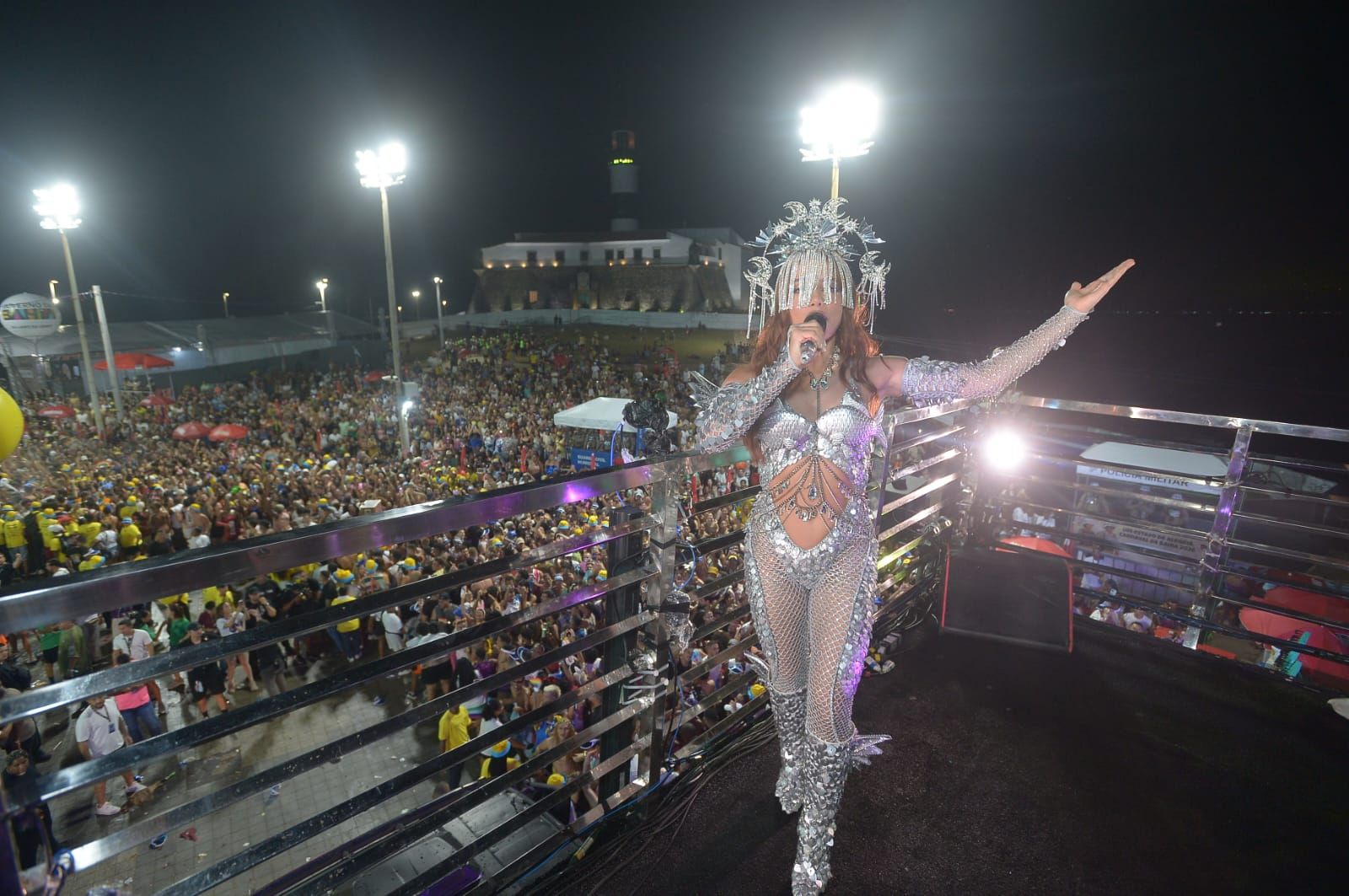 O Bloco da Anitta reuniu milhares de f&atilde;s no circuito Dod&ocirc; (Barra-Ondina) na &uacute;ltima sexta-feita (13). | Foto: Andr&eacute; Muzel/Ag. Fred Pontes