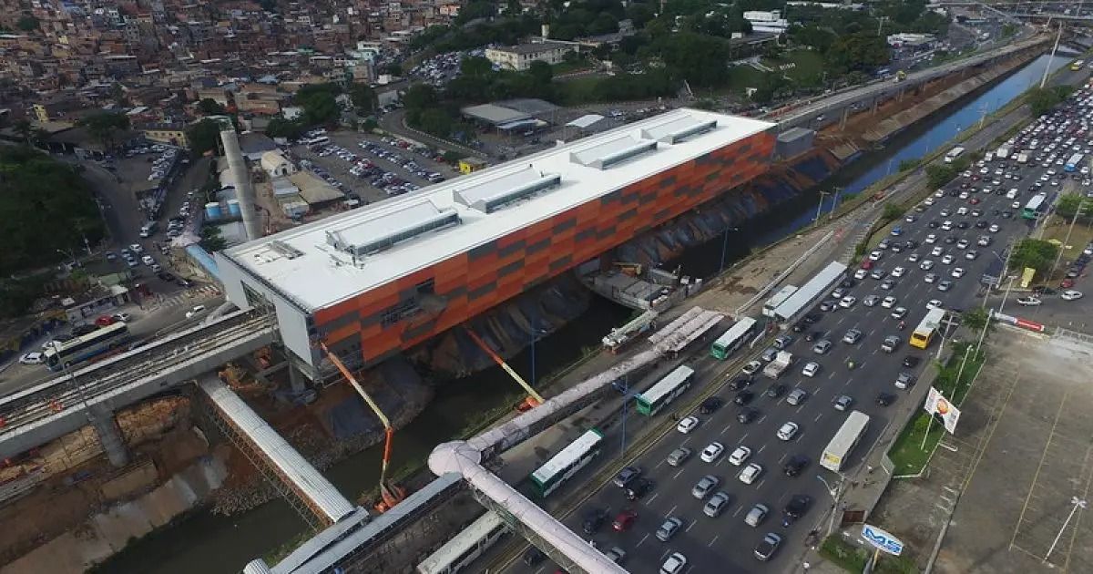 Trecho do Rio Camarajipe na Av. ACM, durante obras da Esta&ccedil;&atilde;o Detran do metr&ocirc; | Foto: Divulga&ccedil;&atilde;o / Minist&eacute;rio do Planejamento