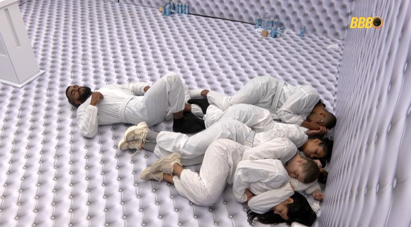 O Quarto Branco do BBB 26 ganhou repercuss&atilde;o na imprensa internacional e foi alvo de cr&iacute;ticas em uma reportagem exibida pelo jornal espanhol LaSexta. | Foto: Reprodu&ccedil;&atilde;o/Globoplay