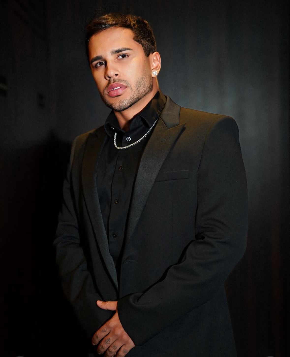 Nas redes sociais, Lucas Guimarães contou que estava hospedado no Wish Hotel da Bahia, no mesmo quarto utilizado por Michael Jackson em 1990. | Foto: Redes Sociais