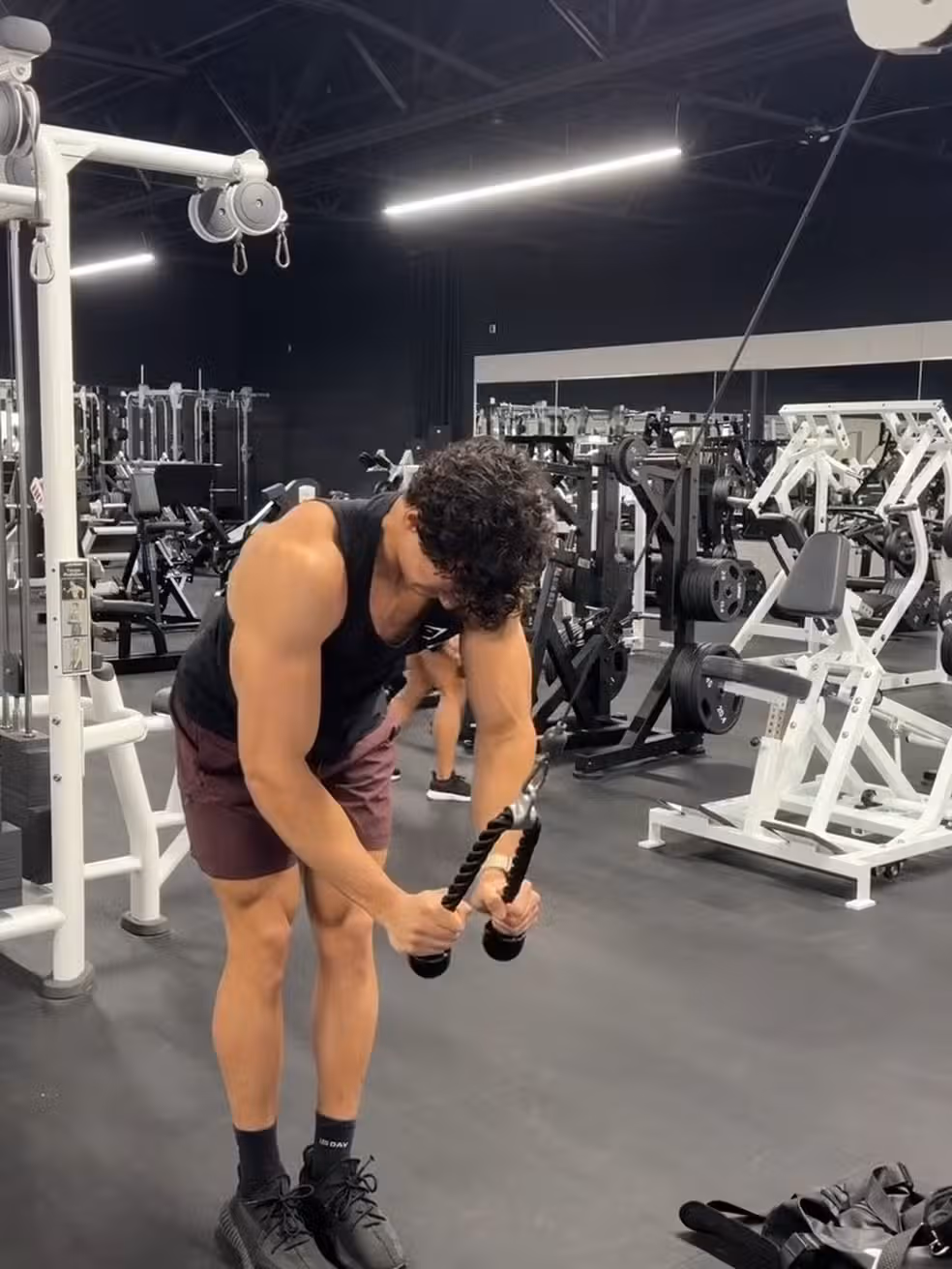 Morando fora do Brasil, Victor vem dividindo com os seguidores a rotina intensa de prepara&ccedil;&atilde;o para o campeonato. | Foto: Redes Sociais