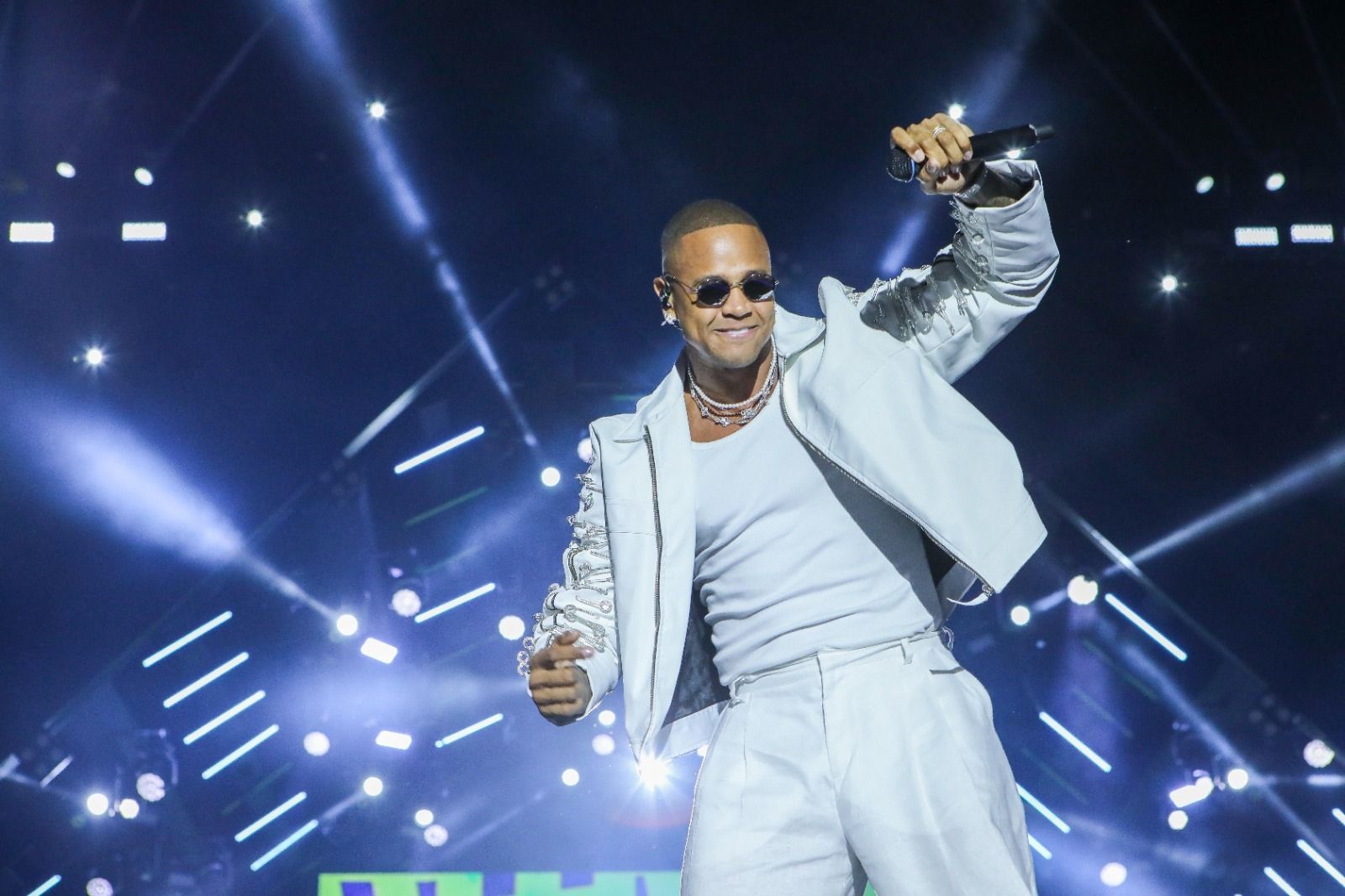 Léo Santana escolheu o Dia da Consciência Negra, nesta quinta-feira (20), para celebrar seus 20 anos de carreira com um show gratuito em Salvador. | Foto: Lucas Moura/Secom PMS