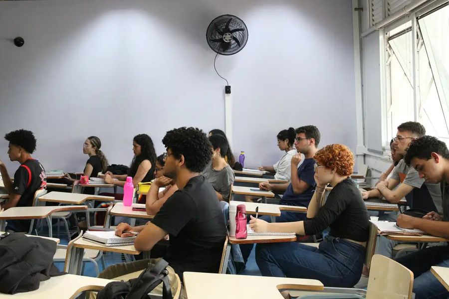 Candidatos do CNU 2025 devem levar documentos oficiais com foto. Organização recomenda que os candidatos levem o cartão de confirmação impresso. Foto: Rovena Rosa / Agência Brasil