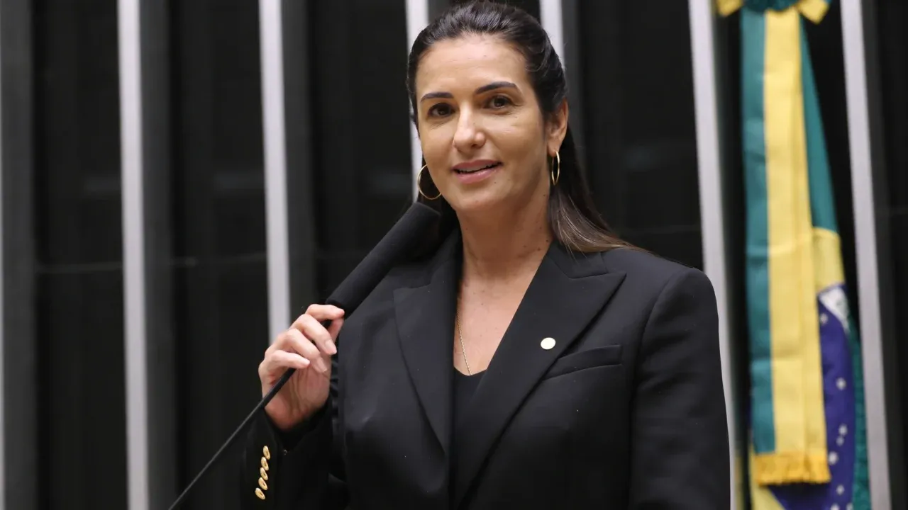 A deputada federal Roberta Roma apresentou melhora e deixou a unidade semi-intensiva do Hospital C&aacute;rdio Pulmonar, em Salvador. | Foto: Kayo Magalh&atilde;es/C&acirc;mara dos Deputados