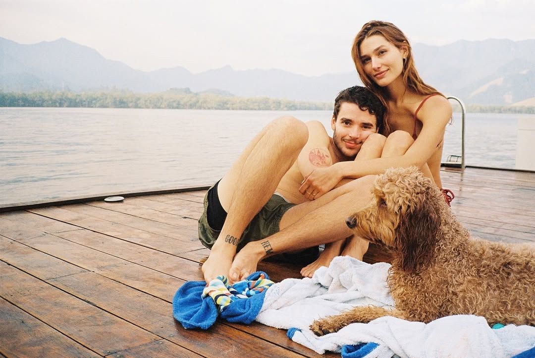 O assunto ganhou repercussão após o artista, de 26 anos, comentar experiências durante viagens com a esposa, Sasha. | Foto: Redes Sociais