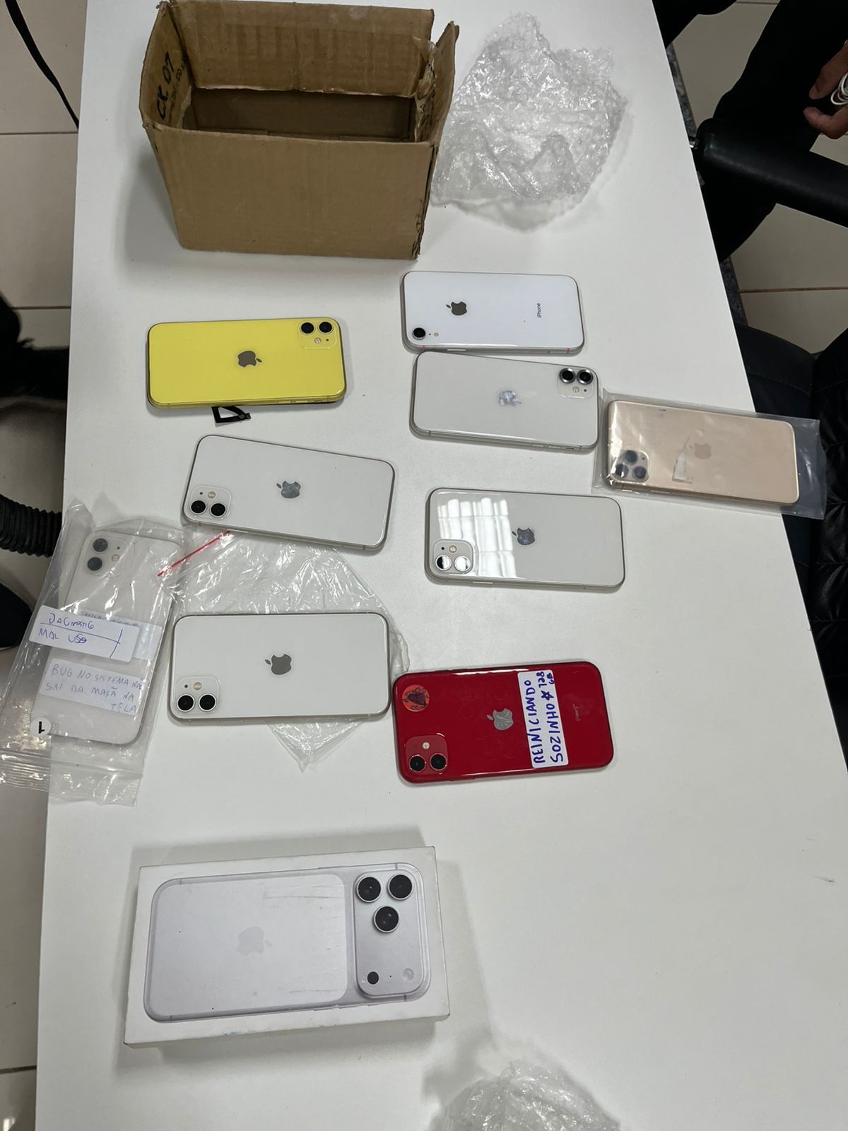 Em uma das lojas fiscalizadas, um dos aparelhos recolhidos tinha registro de roubo no Rio de Janeiro. | Foto: SSP-BA
