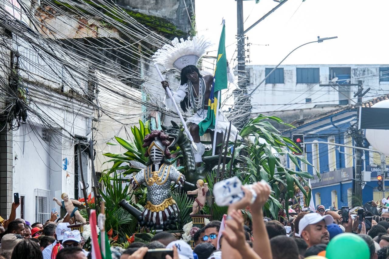 As duas figuras representam a for&ccedil;a, a resist&ecirc;ncia e a diversidade do povo baiano que lutou pela expuls&atilde;o definitiva das tropas portuguesas em 1823. | Foto: Gov BA
