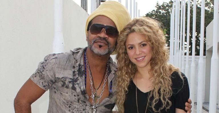 Em 2013, Shakira esteve em Salvador e chegou a visitar o est&uacute;dio de Carlinhos Brown. | Foto: Redes Sociais
