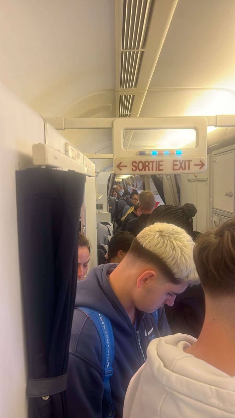 A aeronave, que estaria com lotação máxima, transporta crianças e idosos. | Foto: Juarez Silva