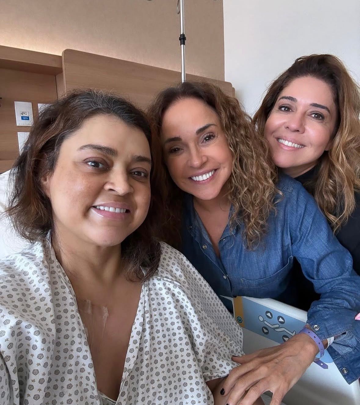 Abalada, a artista baiana falou sobre a aus&ecirc;ncia da amiga e destacou a for&ccedil;a demonstrada por ela durante o per&iacute;odo de tratamento. | Foto: Redes Sociais