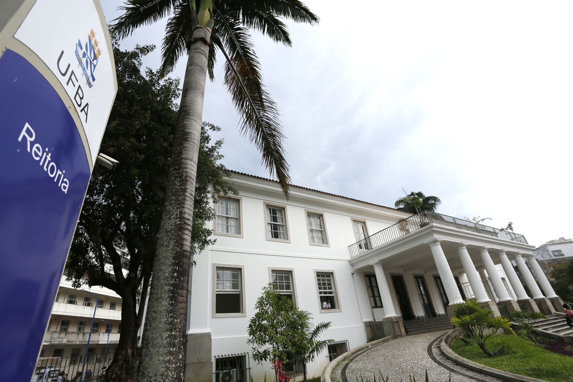 A UFBA foi obrigada pela Justi&ccedil;a a retirar uma nota que criticava o vice-reitor e candidato &agrave; reitoria, Penildon Silva Filho. | Foto: Divulga&ccedil;&atilde;o/UFBA