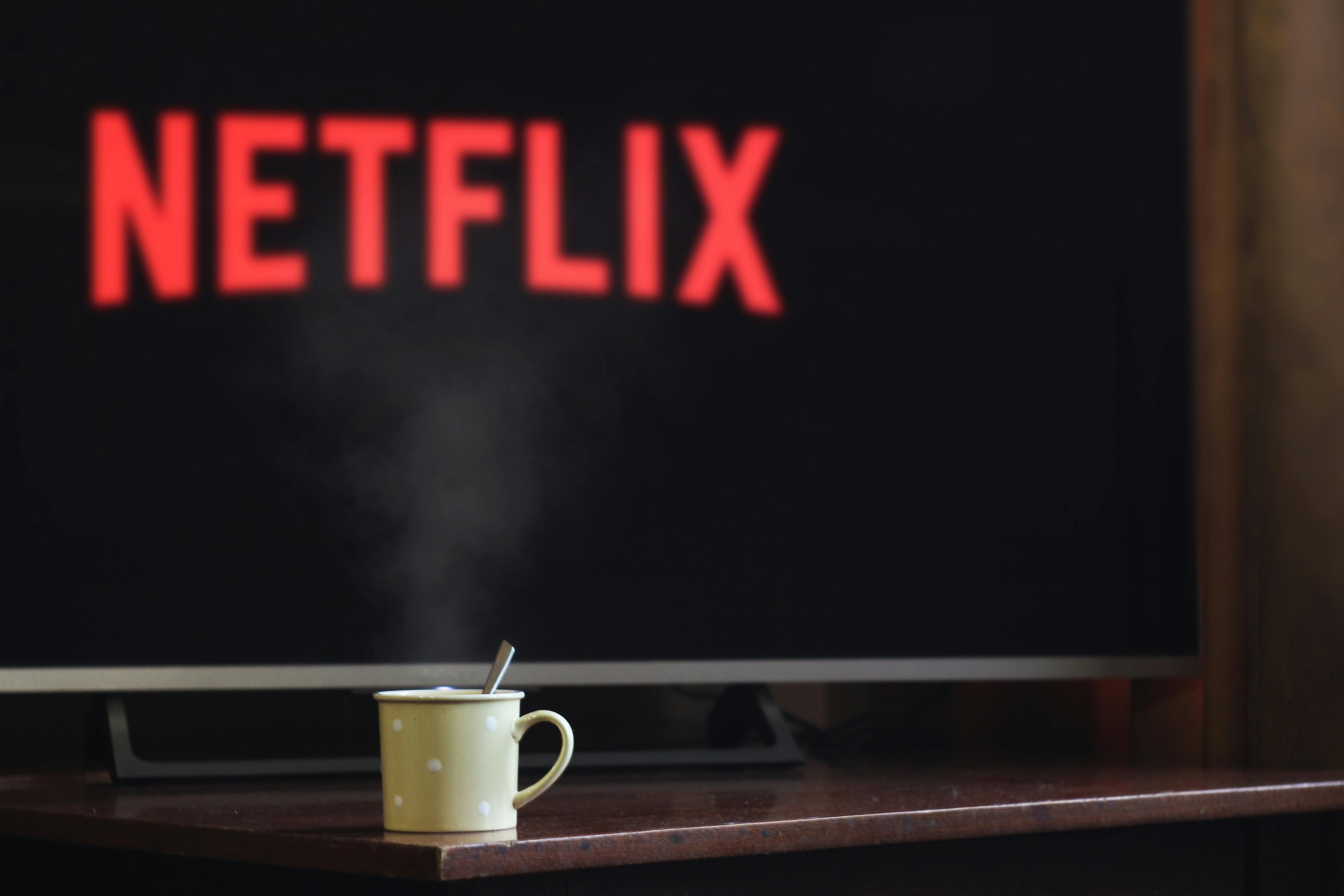 Entre os serviços mais populares, a Netflix aparece em destaque por ter uma vasta biblioteca de conteúdos. | Foto: Ilustrativa/Pexles