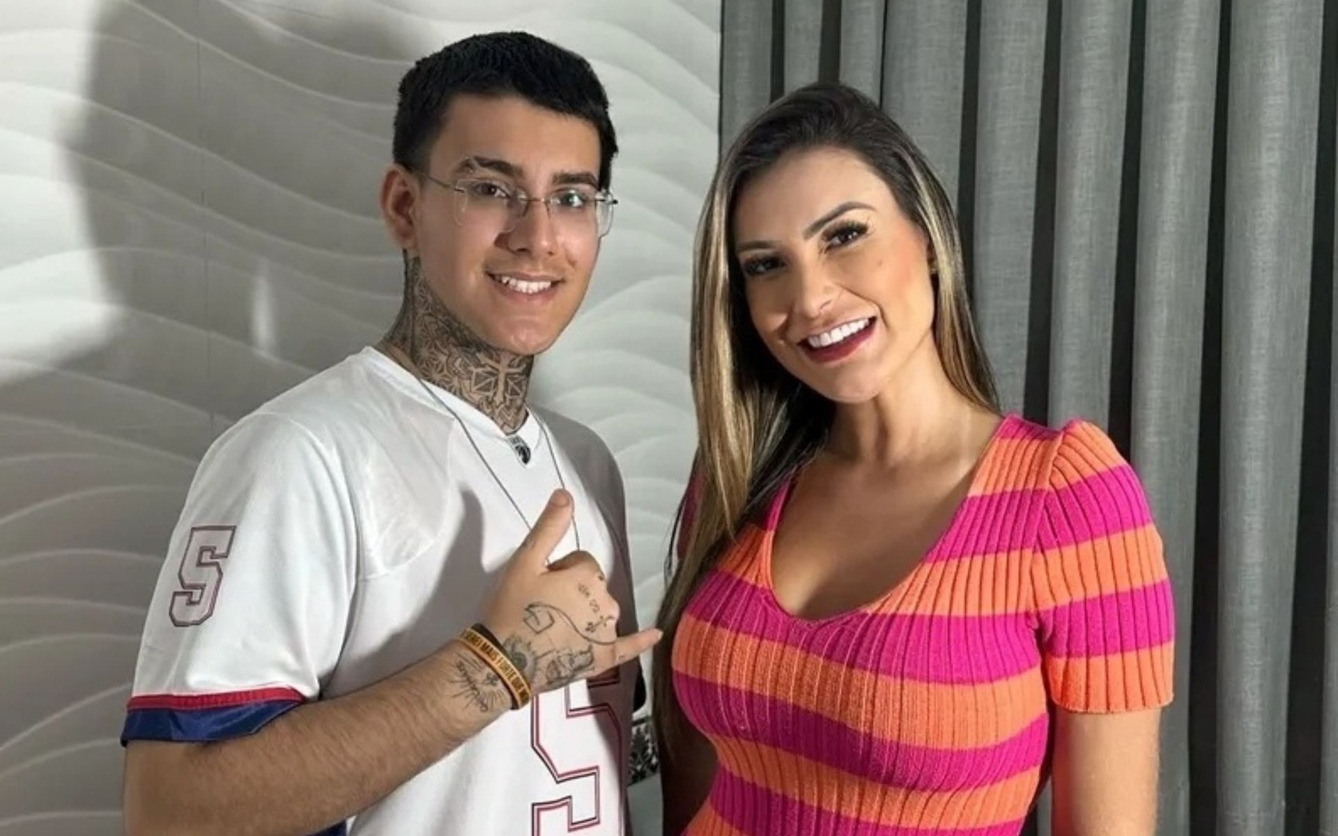 A atriz de conteúdos adultos Andressa Urach relatou, em entrevista a um podcast, que já agrediu o filho por medo de que ele fosse gay. | Foto: Redes Sociais