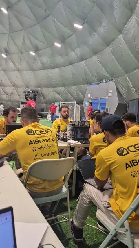 A trajet&oacute;ria de Riei segue agora entre a pesquisa acad&ecirc;mica e os projetos desenvolvidos no Rob&ocirc;CIn. | Foto: Redes Sociais