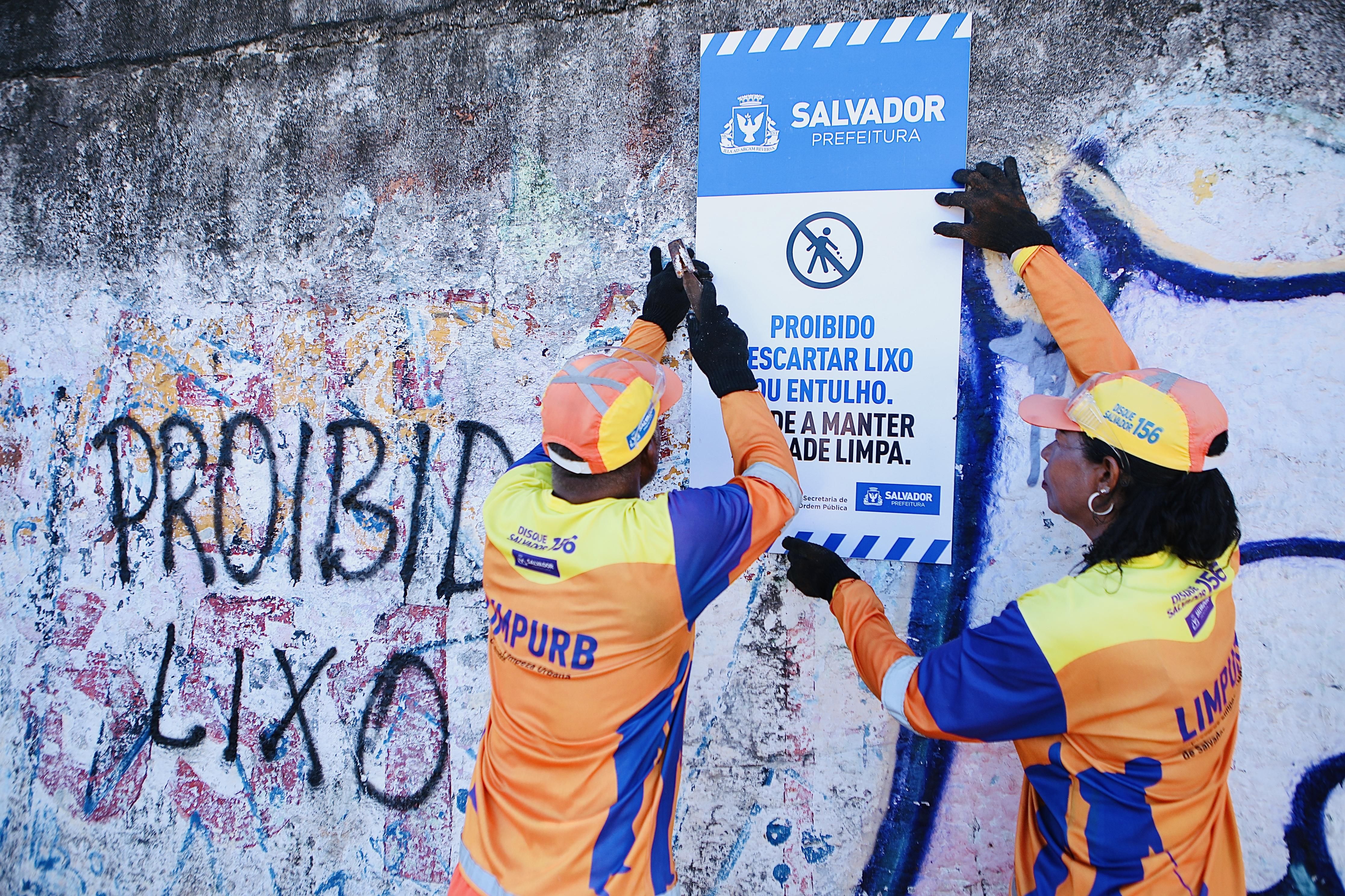 Enquanto o projeto avan&ccedil;a no Congresso Nacional, os trabalhadores da limpeza urbana de Salvador realizaram uma paralisa&ccedil;&atilde;o das atividades. | Foto: Lucas Moura/Secom PMS