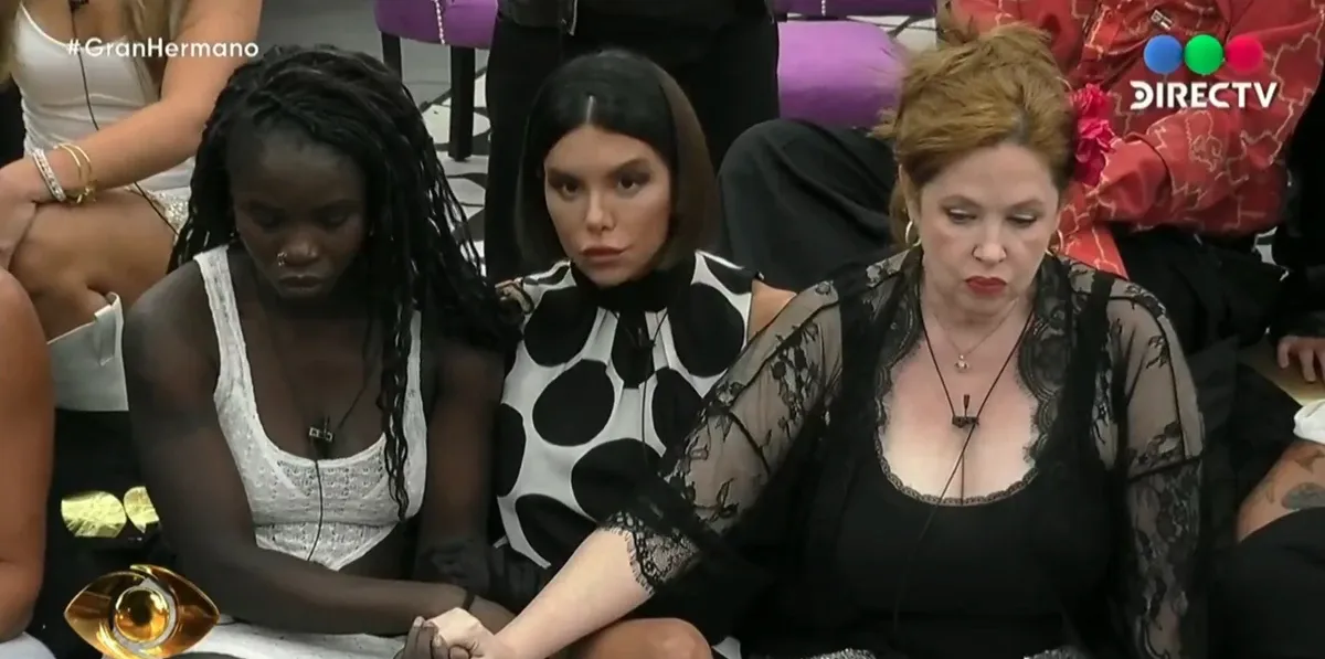 Os participantes foram reunidos para ouvir o an&uacute;ncio da expuls&atilde;o. | Foto: Redes Sociais