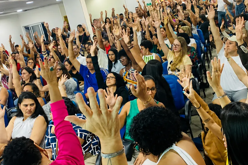 Os professores da rede particular da Bahia decidiram manter o estado de greve ap&oacute;s assembleia realizada nesta ter&ccedil;a-feira (17). | Reprodu&ccedil;&atilde;o/ Redes Sociais