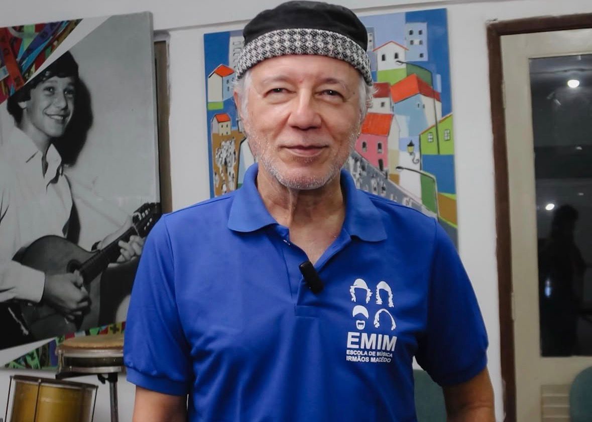  Pessoas pr&oacute;ximas relatam que os primeiros sinais surgiram h&aacute; cerca de dois anos, quando Aroldo passou a enfrentar dificuldades para tocar guitarra. | Foto: Redes Sociais