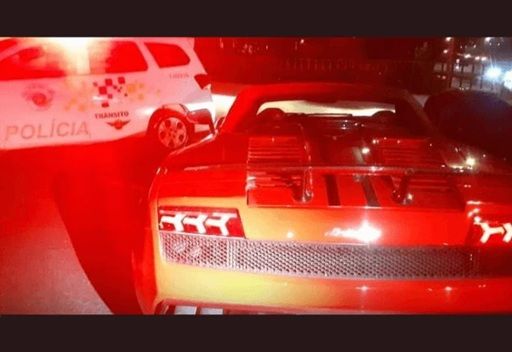 Ex Piloto De Fórmula 1 É Detido Após Ser Flagrado Dirigindo Carro De Luxo Sem Placas Fixadas