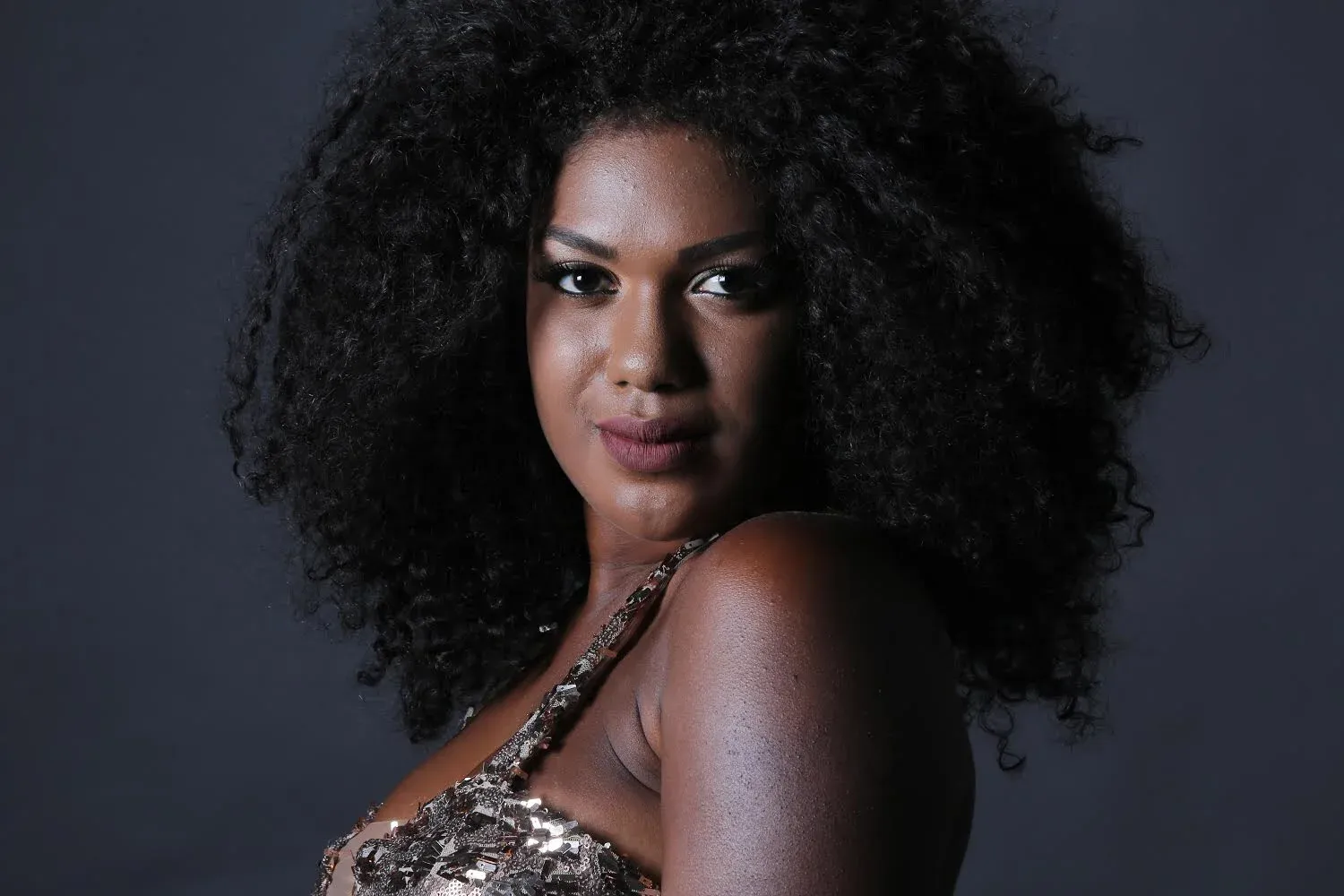 Mylena Jardim, cantora de pop, é conhecida por reinterpretar músicas com novas roupagens. | Foto: Redes Sociais